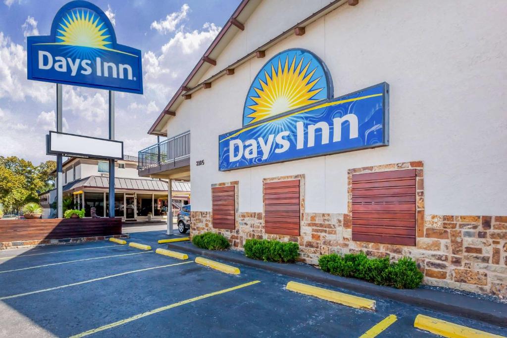 Days Inn by Wyndham Austin/University/Downtown Main image 1